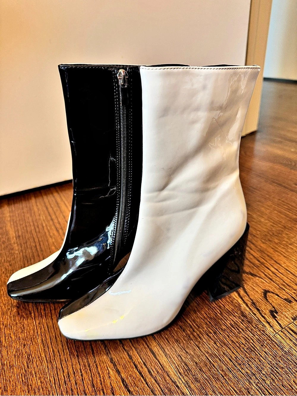 AZALEA WANG Color Block Heeled Ankle Boots White & Black US 8